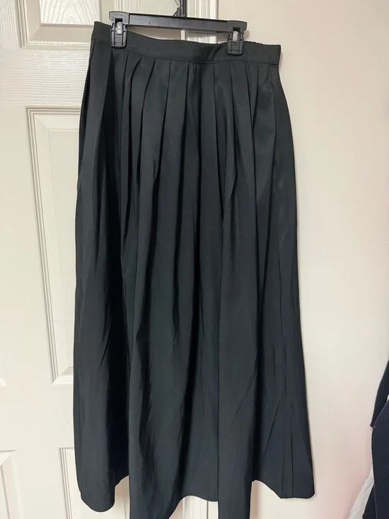 Black Pleated Maxi Skirt - Womens - Picture 4 of 4